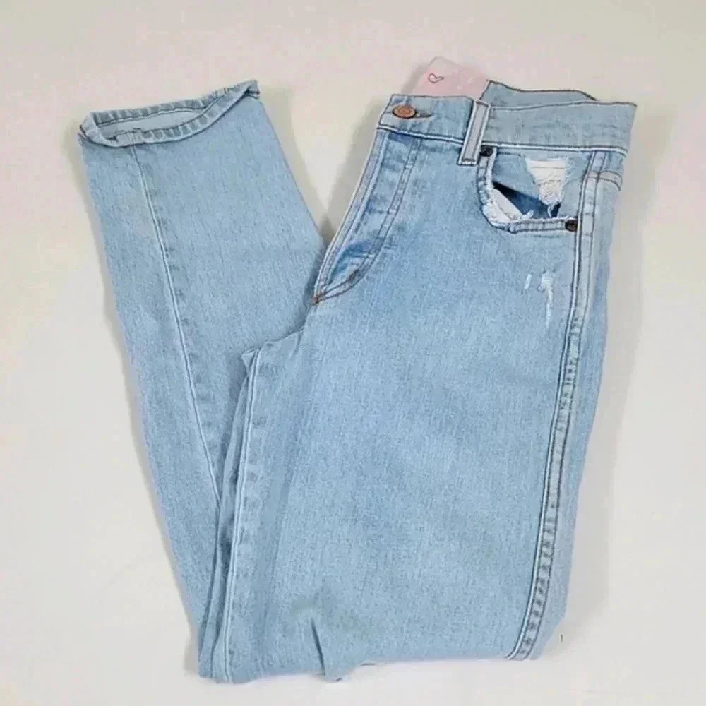 Revice Distressed Knee Jeans